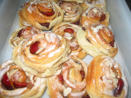 Cherry-almond cinnamon buns