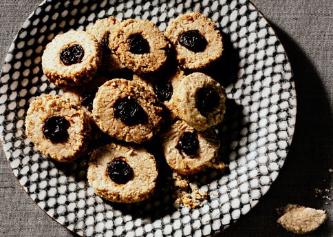 Cherry-almond shortbread cookies