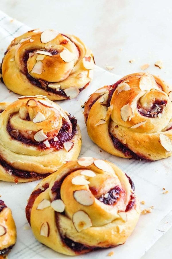 Cherry-almond sweet rolls