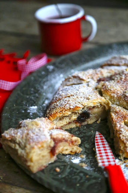 Cherry and cinnamon kringle