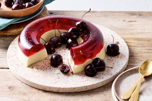 Cherry and lemon jelly cake