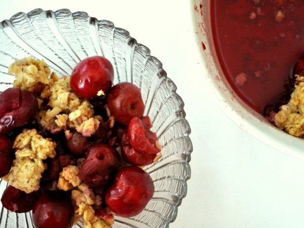 Cherry breakfast crumble