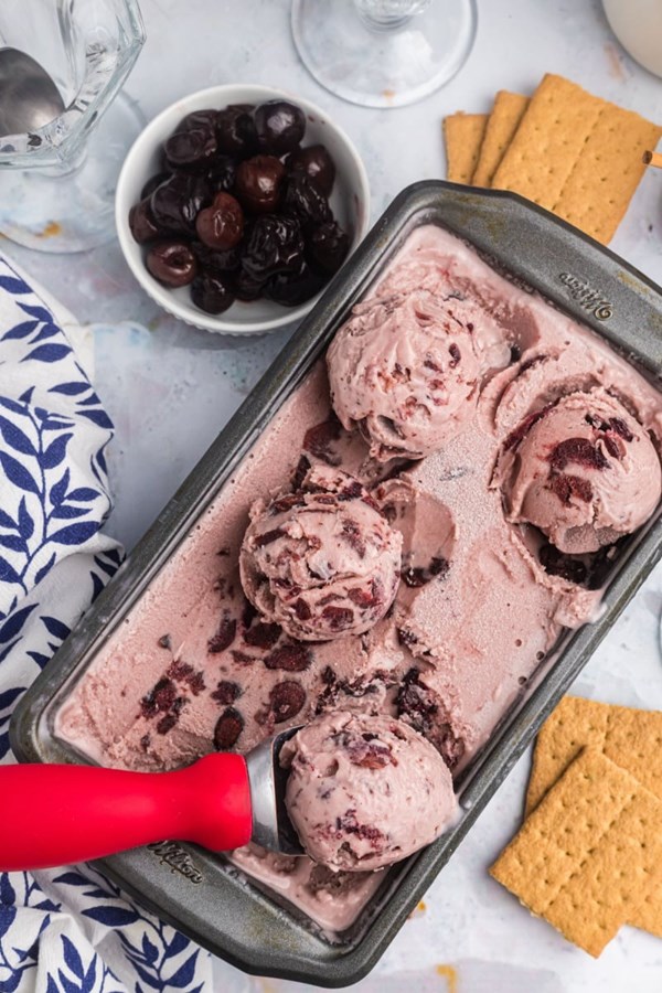 Cherry cheesecake ice cream