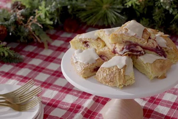 Cherry cheesecake kringle
