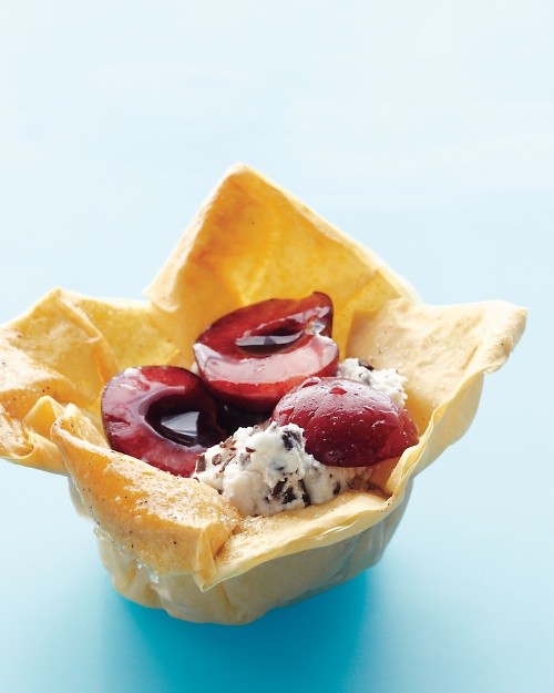 Cherry-chocolate cups