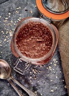Cherry chocolate overnight oats