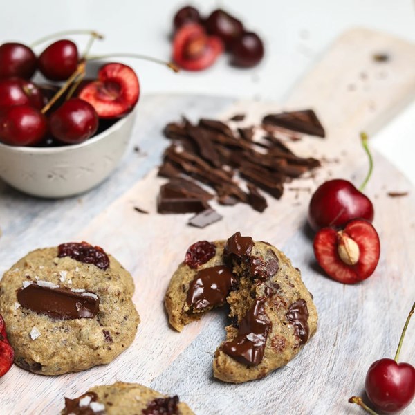 Cherry chocolate rye cookies 