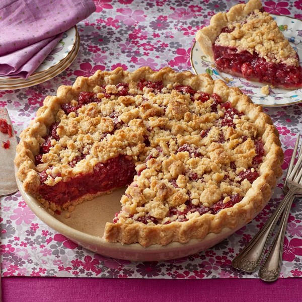 Cherry crumb pie