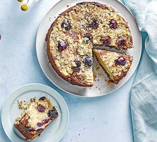 Cherry crumble cake