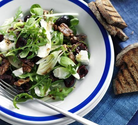 Cherry, goat's cheese and walnut salad