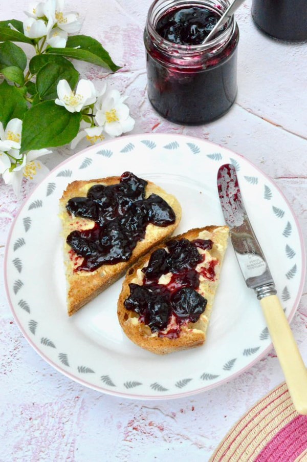 Cherry jam: only 3 ingredients