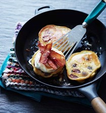 Cherry pancakes with crispy bacon