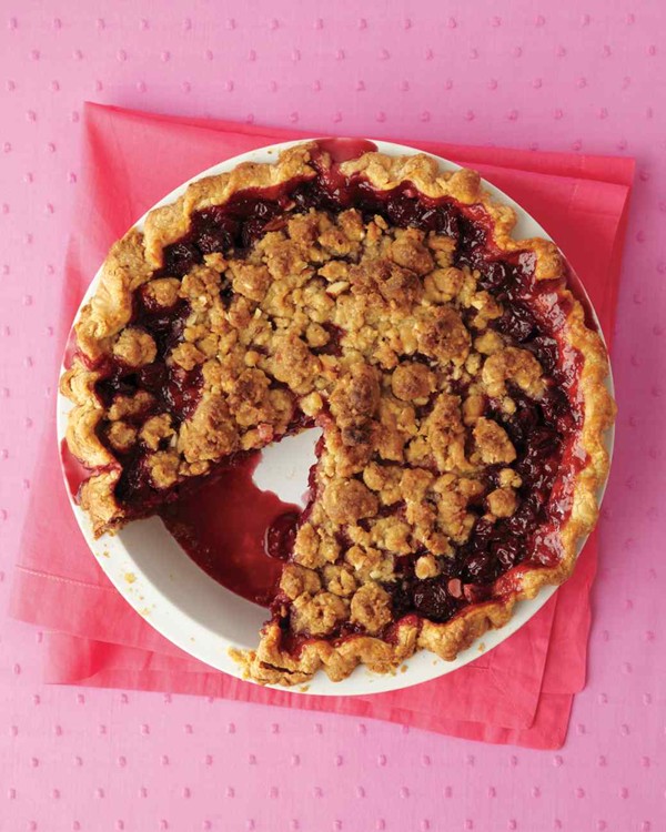 Cherry pie with almond crumble