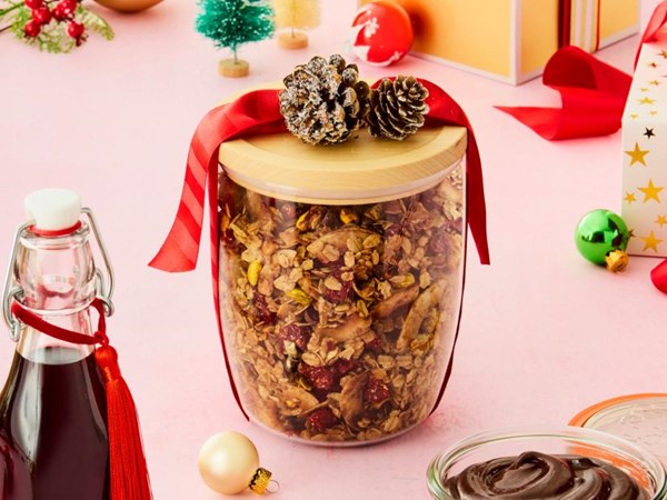 Cherry-pistachio granola 