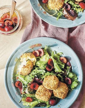 Cherry, rocket & goat's cheese salad