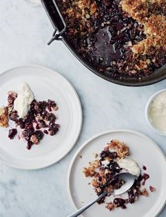 Cherry rye bread crumble (Kirsebær crumble)