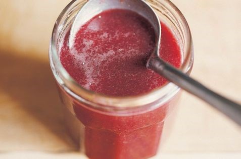 Cherry sauce with pepper, honey and orange