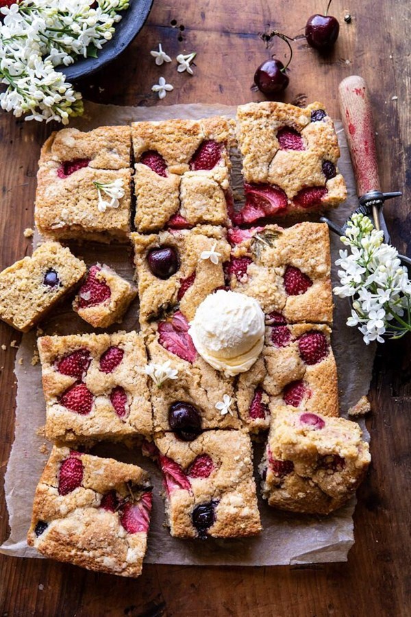 Cherry strawberry streusel cake