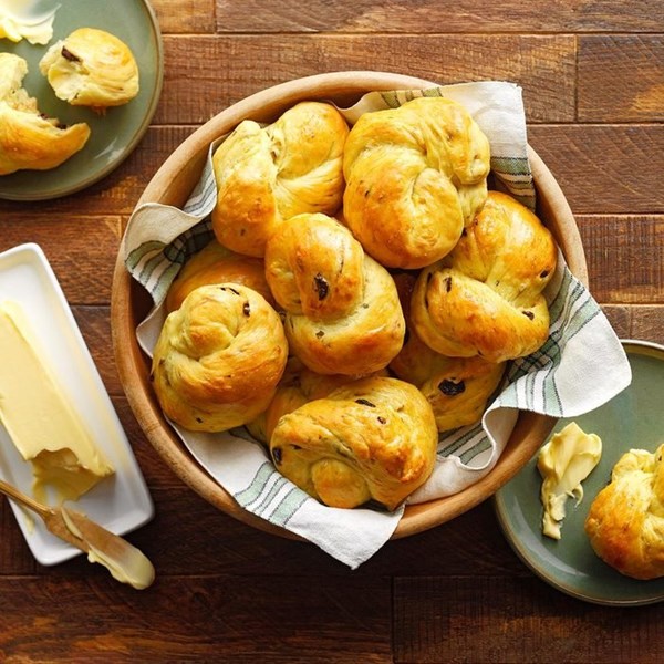 Cherry-tarragon dinner rolls