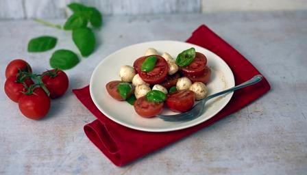 Cherry tomato and mozzarella salad