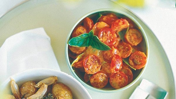 Cherry tomato salad with sun-dried tomato dressing