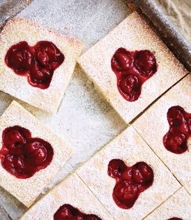Cherry-vanilla shortbread cake squares