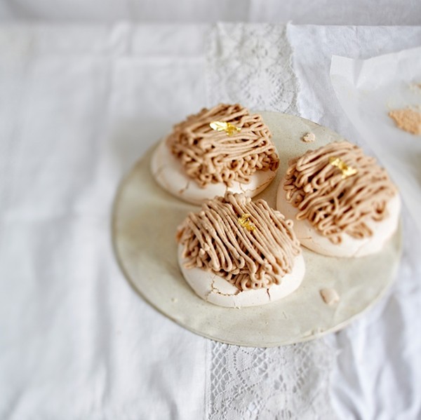 Chestnut cream meringues