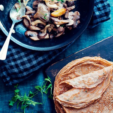 Chestnut crêpes with creamy mushrooms