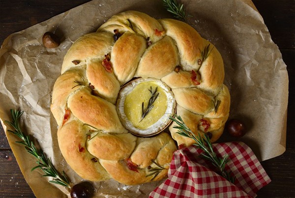 Chestnut, pancetta & rosemary sharing wreath