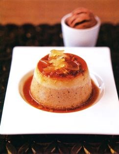 Chestnut pudding with spiced chocolate ice cream and ginger syrup (Flan de castañas con helado de chocolate y almíbar de jenjibre)