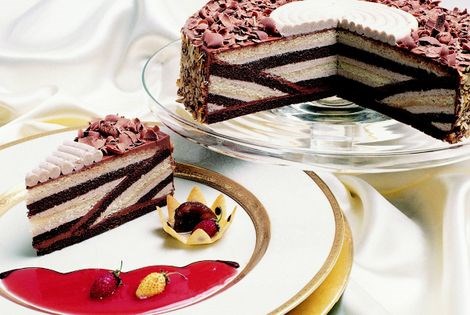 Chestnut puzzle cake