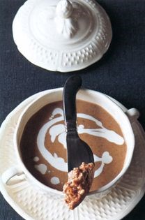 Chestnut velouté with sea urchin roe butter (Velouté de châtaignes, beurre aux coraux d'oursins)