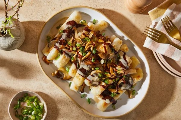 Cheung fun with crispy mushrooms and garlic