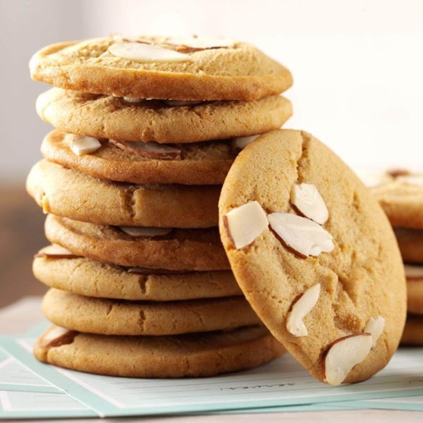Chewy almond cookies