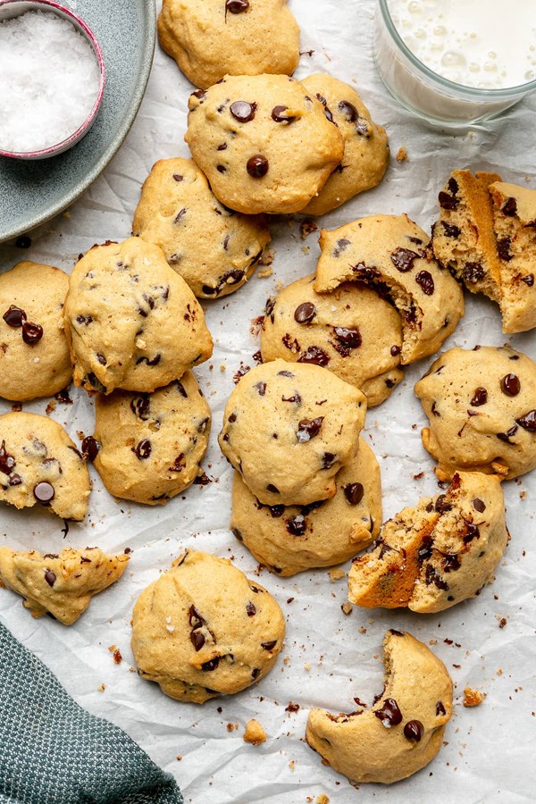 Chewy chocolate chip cookies (low-fat)