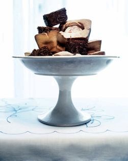 Chewy chocolate raisin brownies