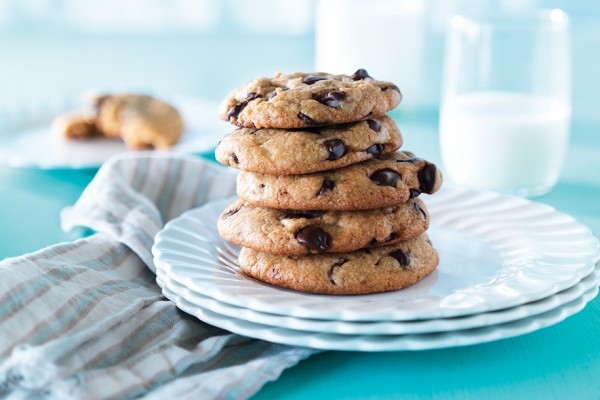 Chewy-crisp chocolate chip cookies