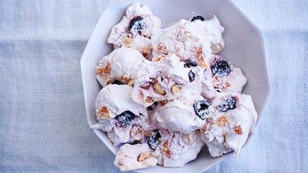 Chewy fruitcake meringues