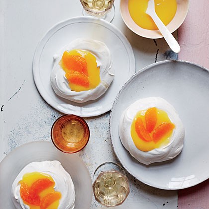 Chewy meringues with tangerine-lemon curd