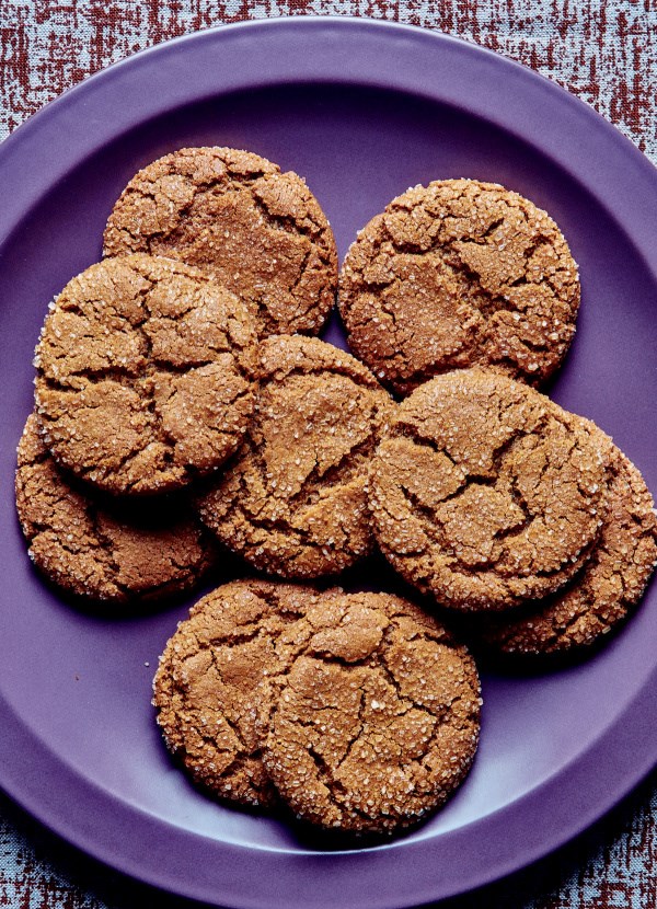Chewy molasses spice cookies