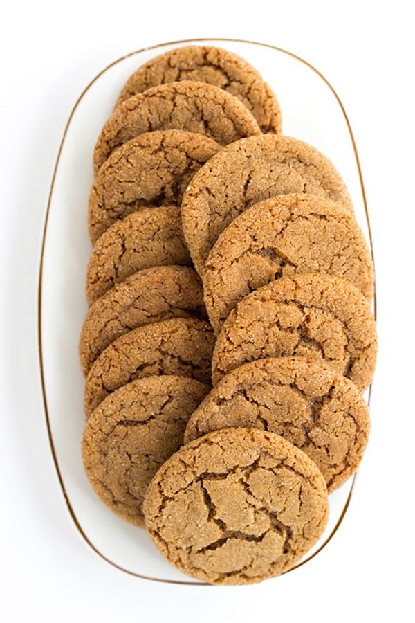 Chewy molasses spice cookies