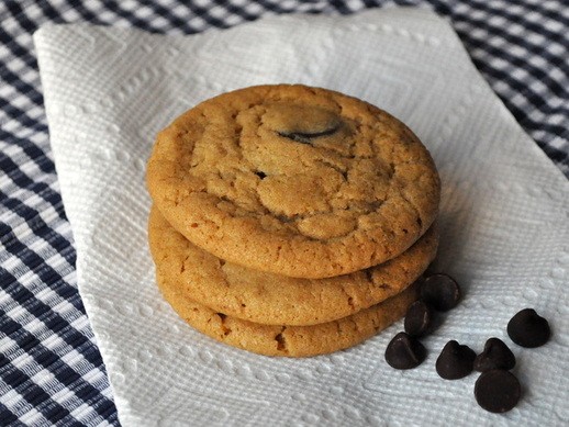 Chewy peanut butter chocolate chip cookies