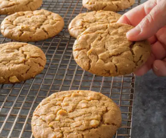 Chewy peanut butter cookies
