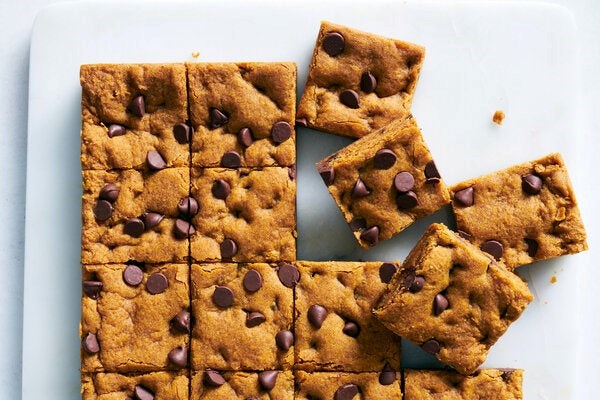 Chewy pumpkin chocolate chip cookie bars