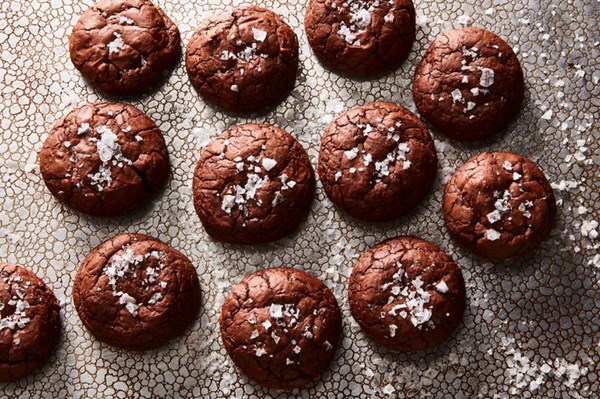 Chewy sumac brownie cookies