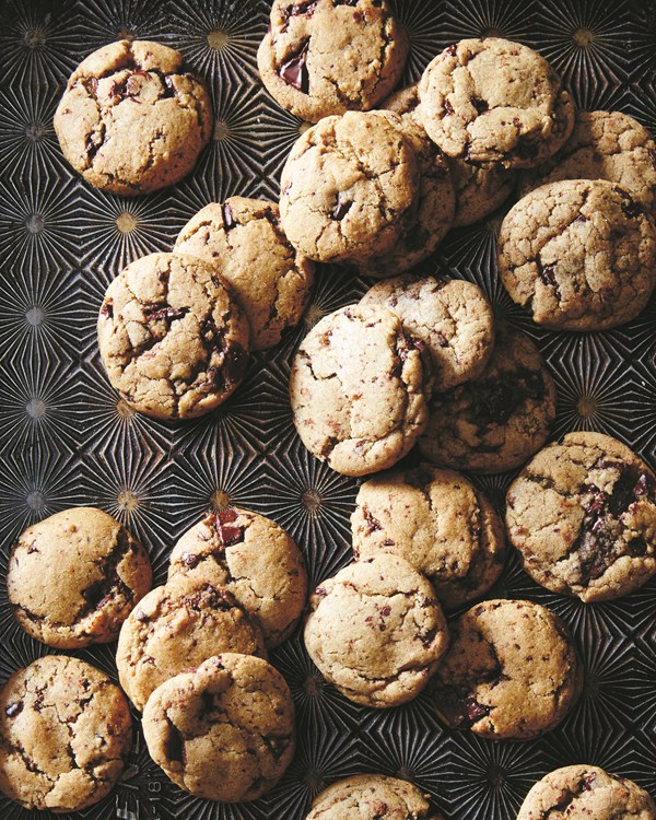 Chewy vanilla spice cookies with chocolate chunks (vegan, too!)