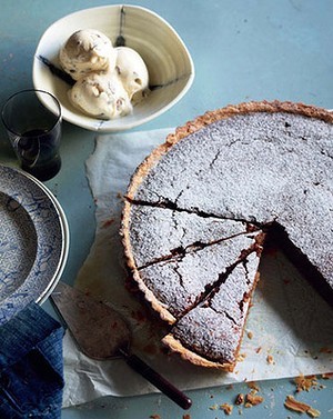 Chewy walnut and caramel tart (Tarte aux noix et au caramel mou)