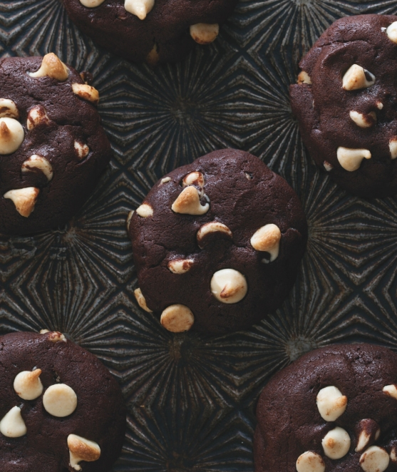 Chewy white chocolate chunk cookies