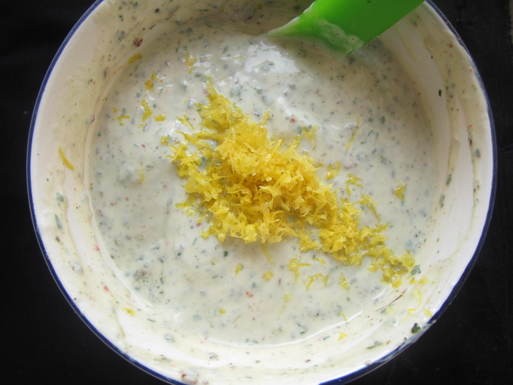 Chia-mint-yogurt dip