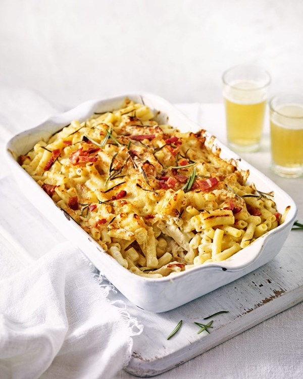 Chick 'n' macaroni cheese with crispy pancetta